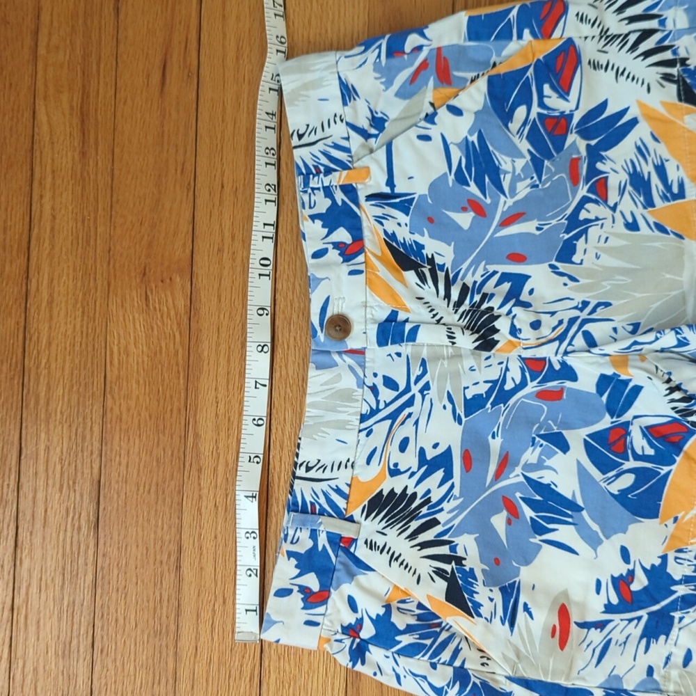 Gap printed leaves khaki shorts size 2 - Picture 2 of 8